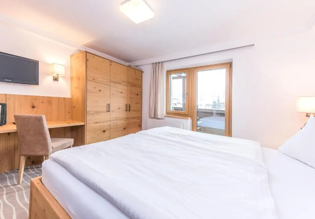 Standard Double room with balcony (full double bed)
