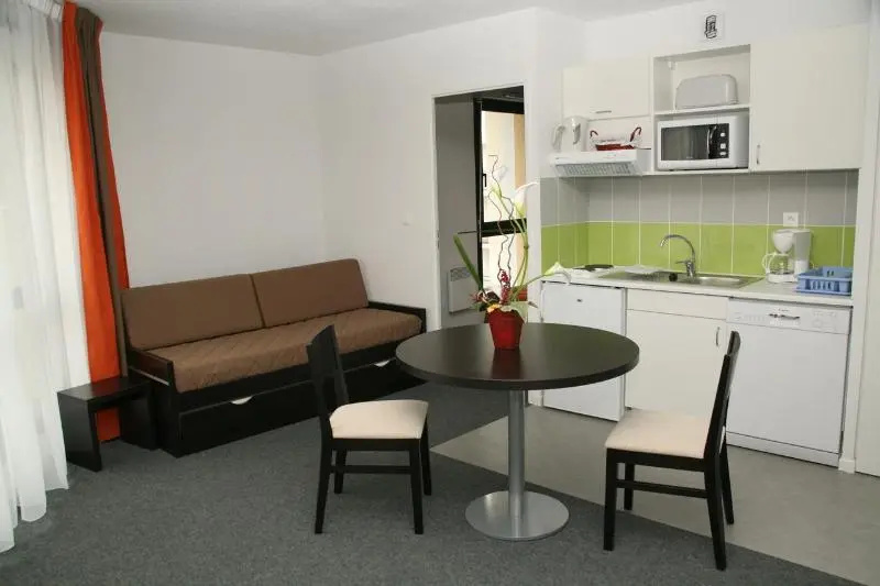 Nemea Appart Hotel Home Suite Nancy Centre - Chambres