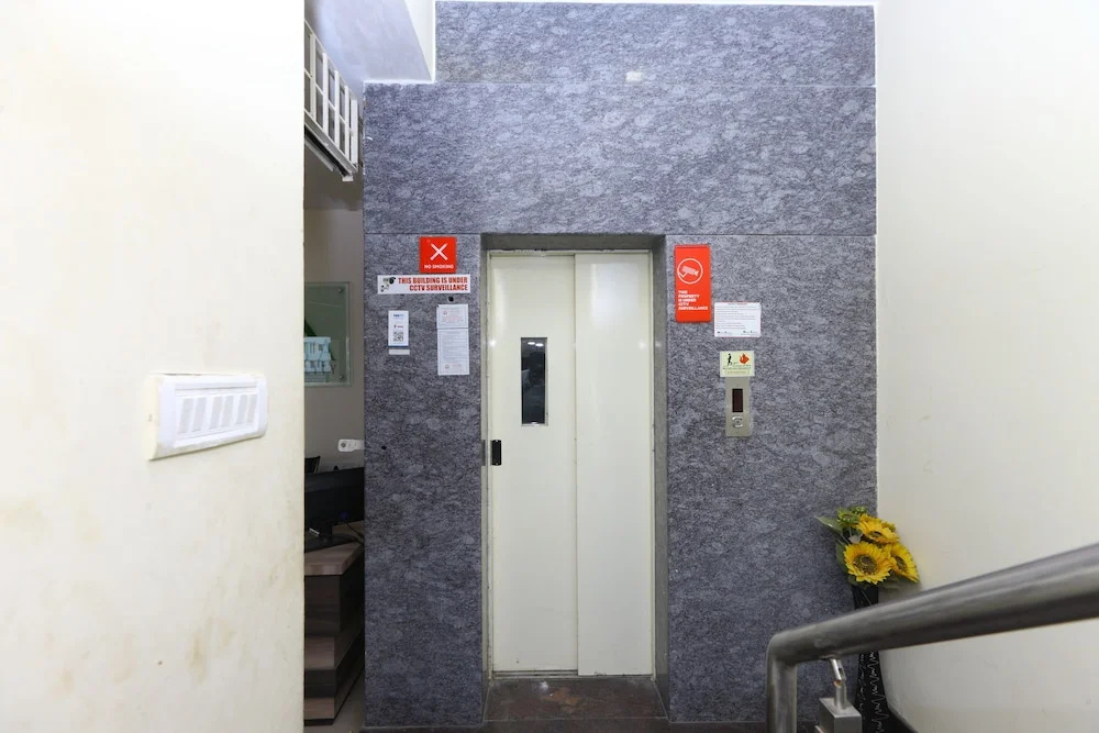 Lobby & Reception