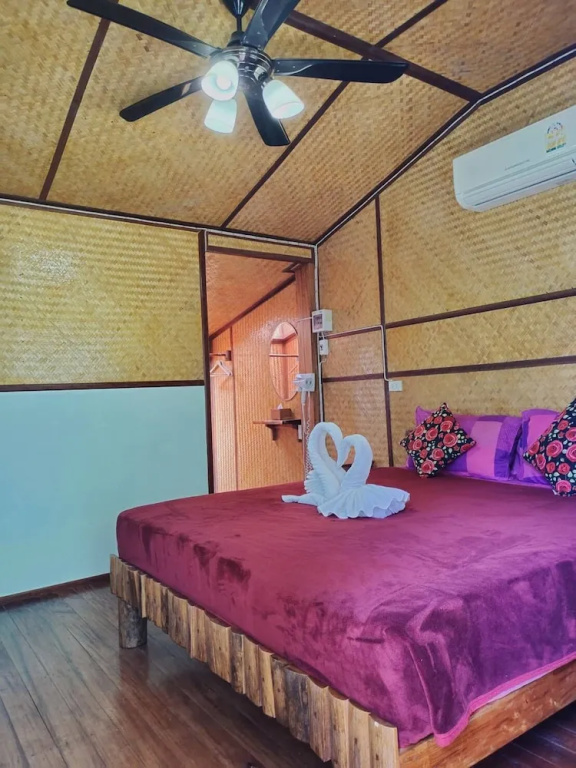 Deluxe Double room (full double bed)