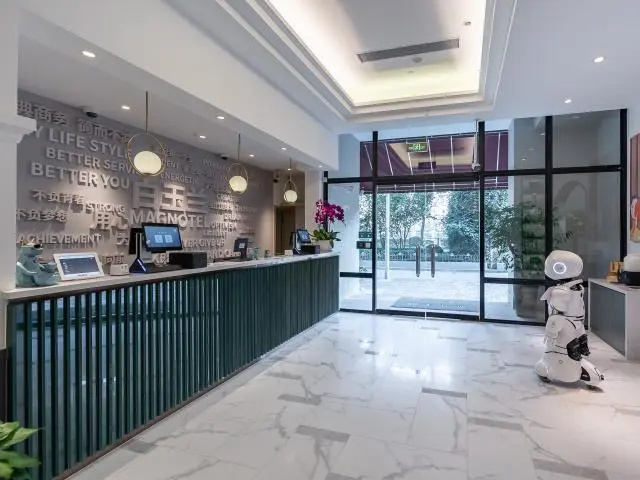 Lobby & Reception