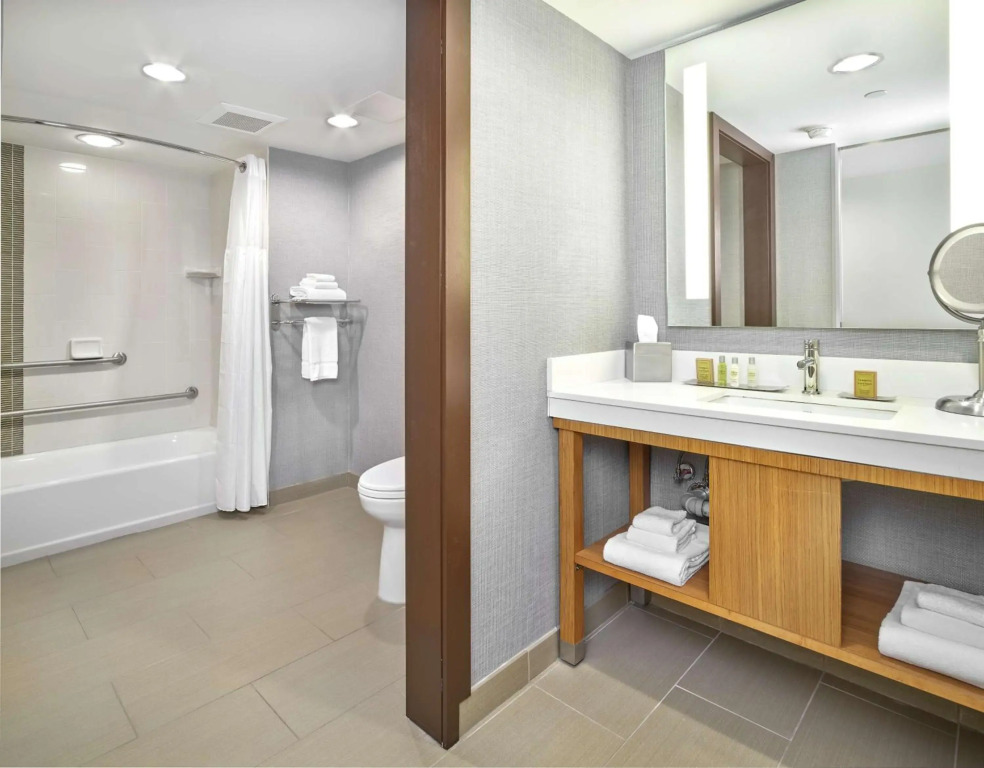 DoubleTree by Hilton Edmonton Downtown - фото 11