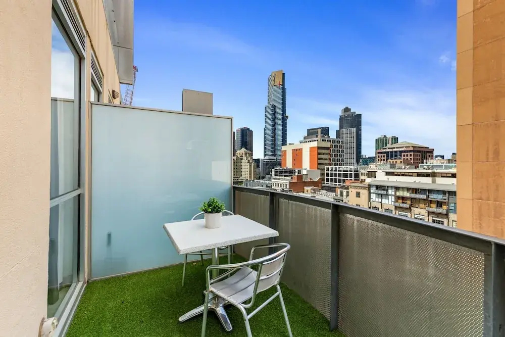 Sophisticated CBD 2-bed Apartment by Yarra River