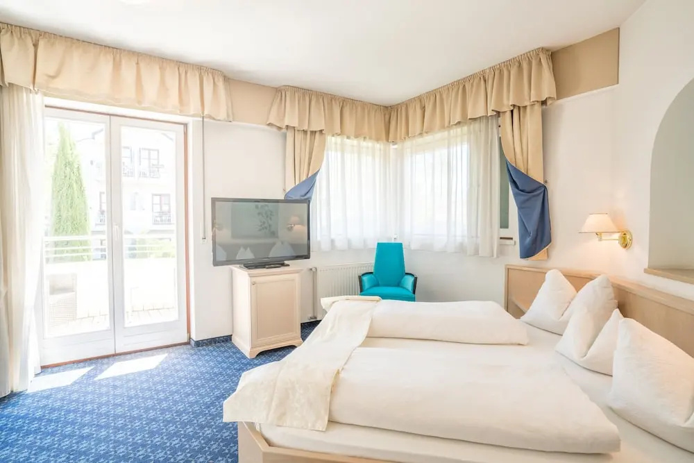 Deluxe Double room with balcony (full double bed)