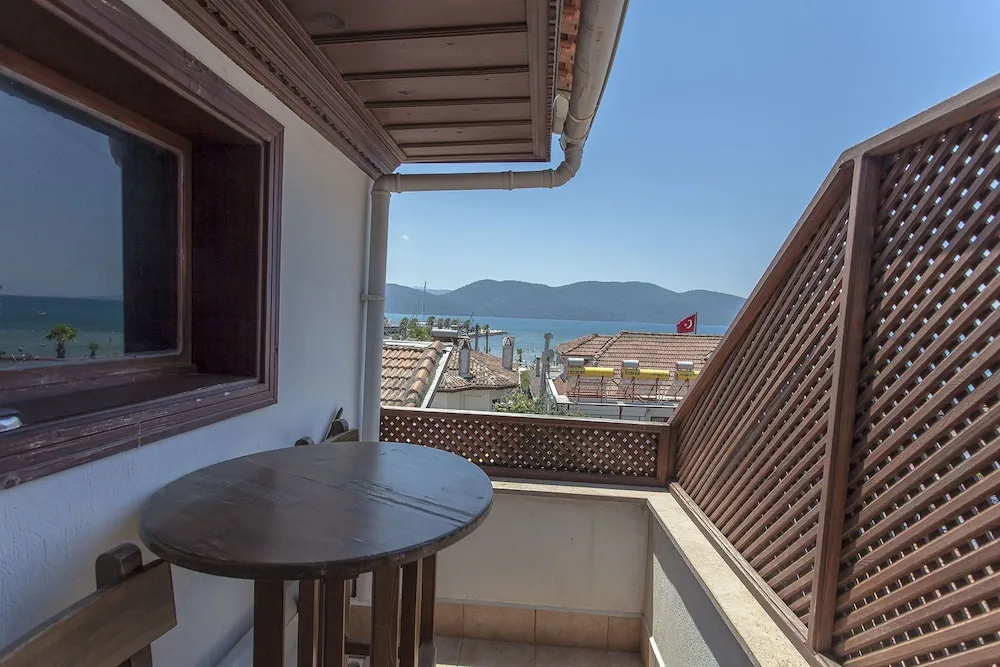 Balcony & Terrace