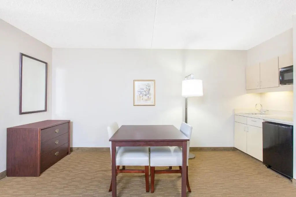 Hawthorn Suites by Wyndham Midwest City Tinker AFB - Chambres