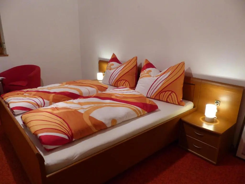 5 Bedrooms Apartment with garden view