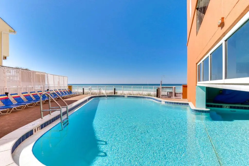 Tropic Winds Condominium - Chambres