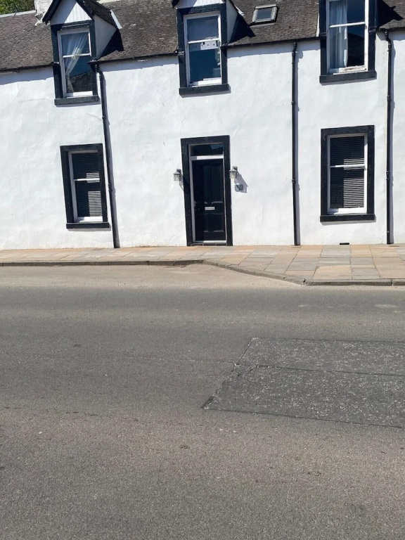 High Street House Sleeps 4 With Parking