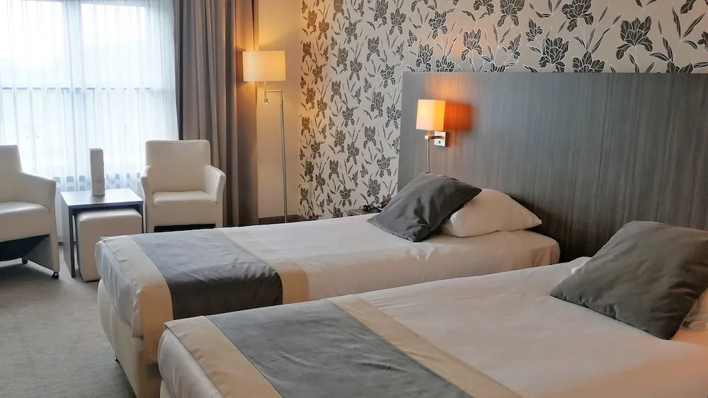 Royal Double room (twin beds)
