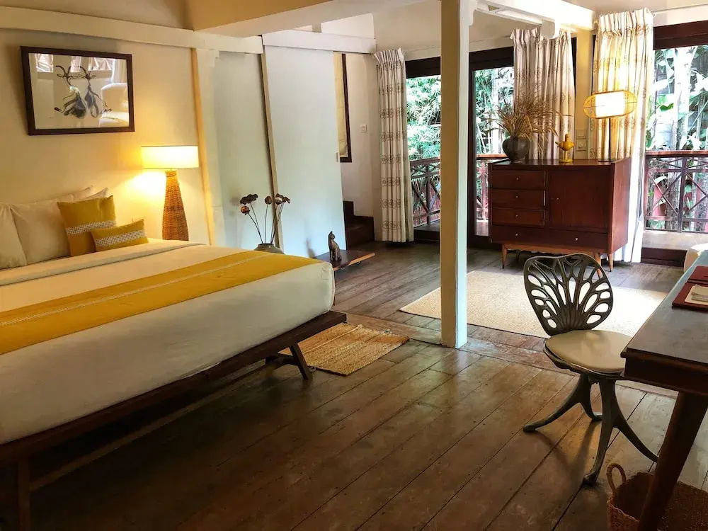 Suite with balcony and with pool view