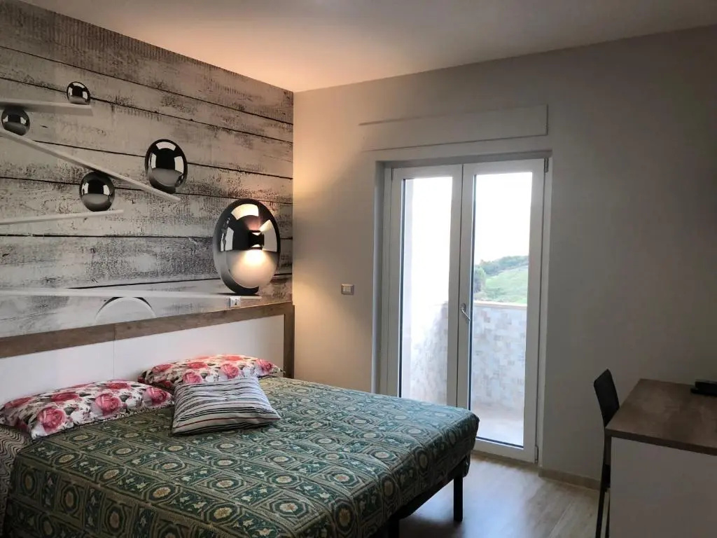 Deluxe Double room with balcony (full double bed)