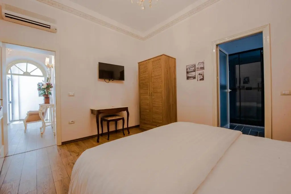 Economy room