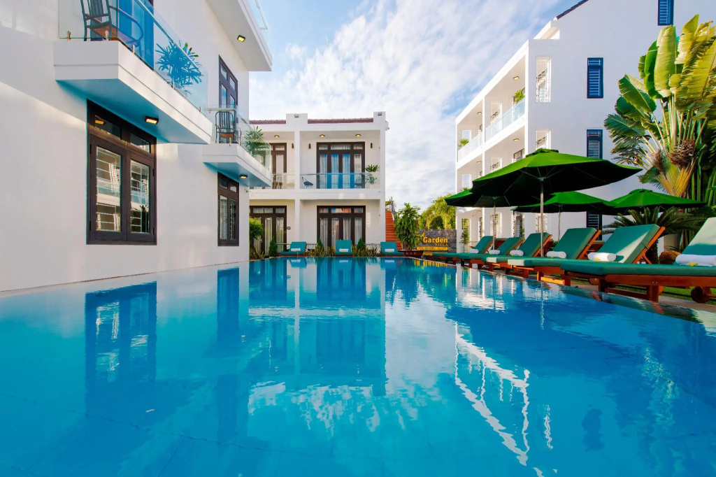 Superior Double room with garden view (full double bed)