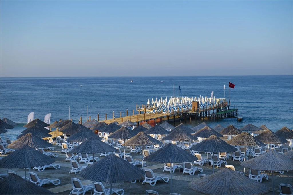 Quattro Beach Spa & Resort Hotel - фото 3