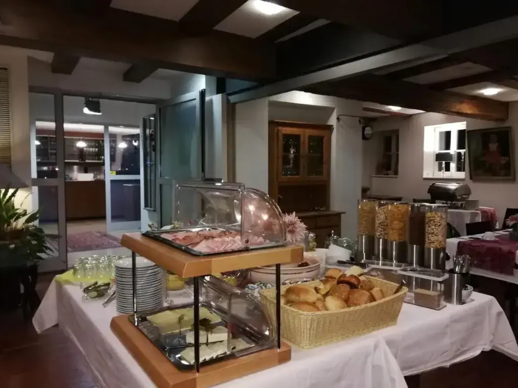 Food & Beverage