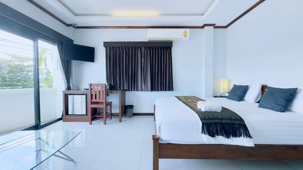EZ House & Cafe — 5