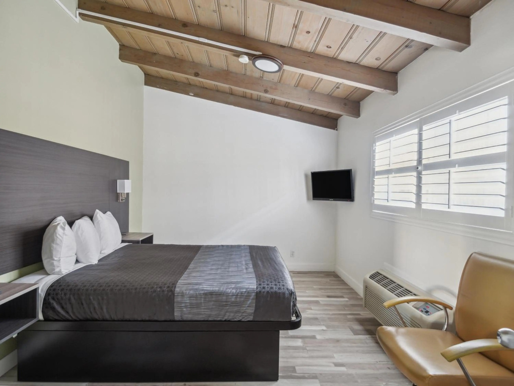 Discovery Inn — 2