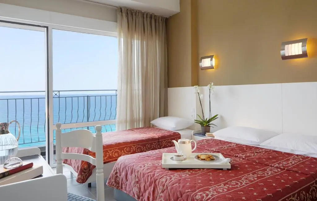 Triple room with sea view