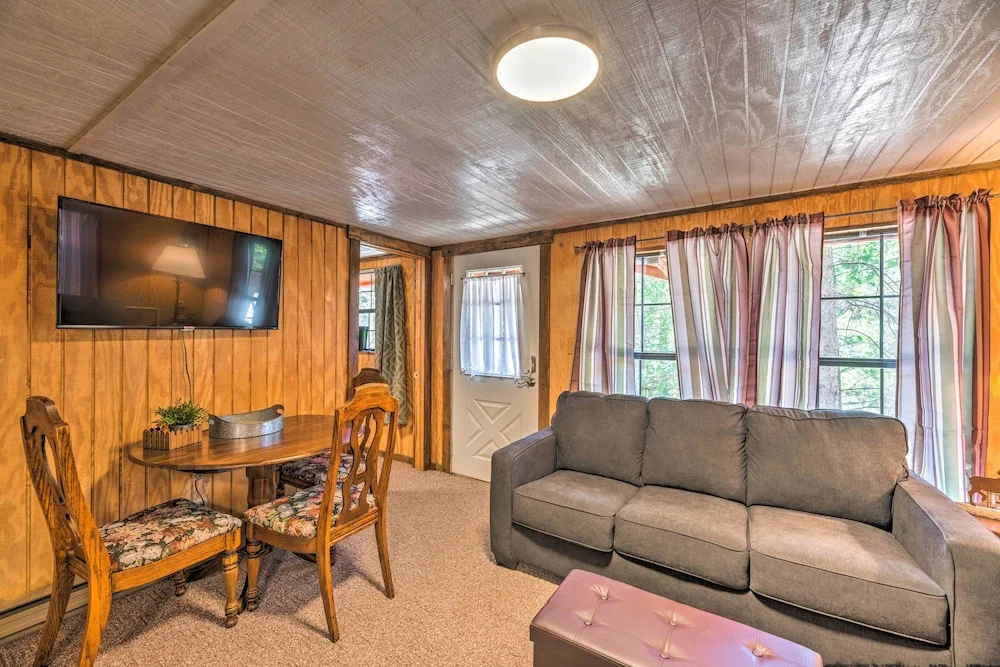 Pet-friendly Cloudcroft Cabin w/ Forest Views! - фото 4