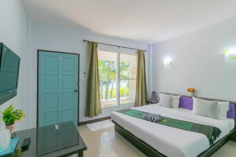 Deluxe Double room (full double bed)