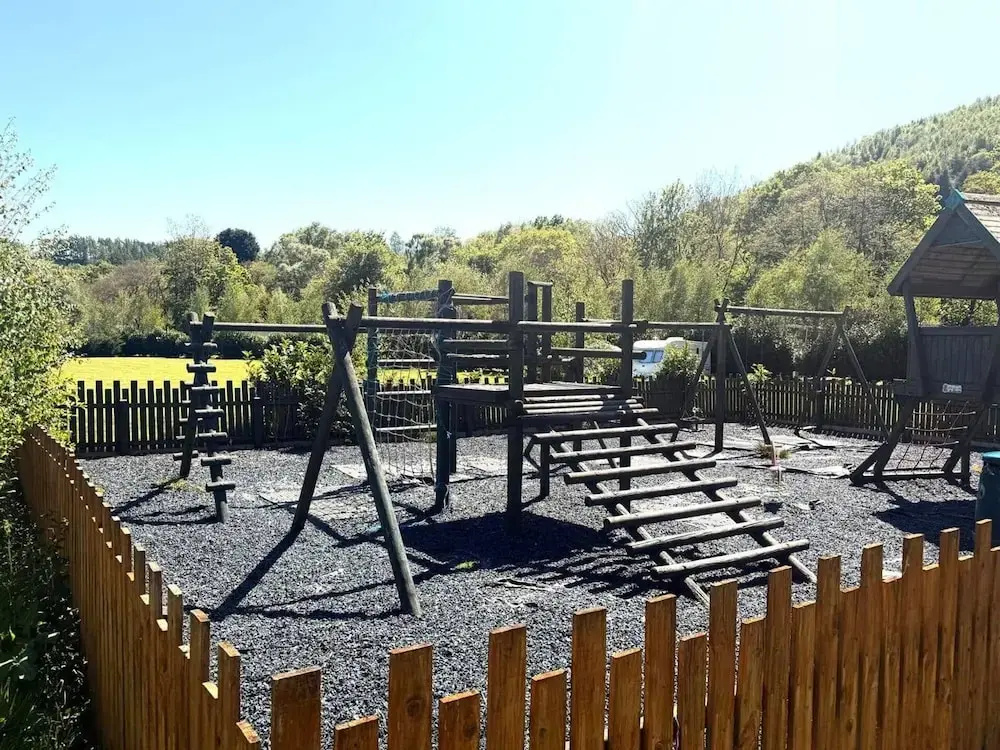 Tranquil Cabin Retreat- Sleeps 2, Parking
