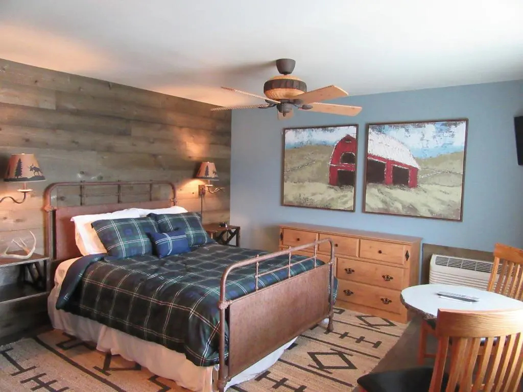 Deluxe Double room (full double bed)