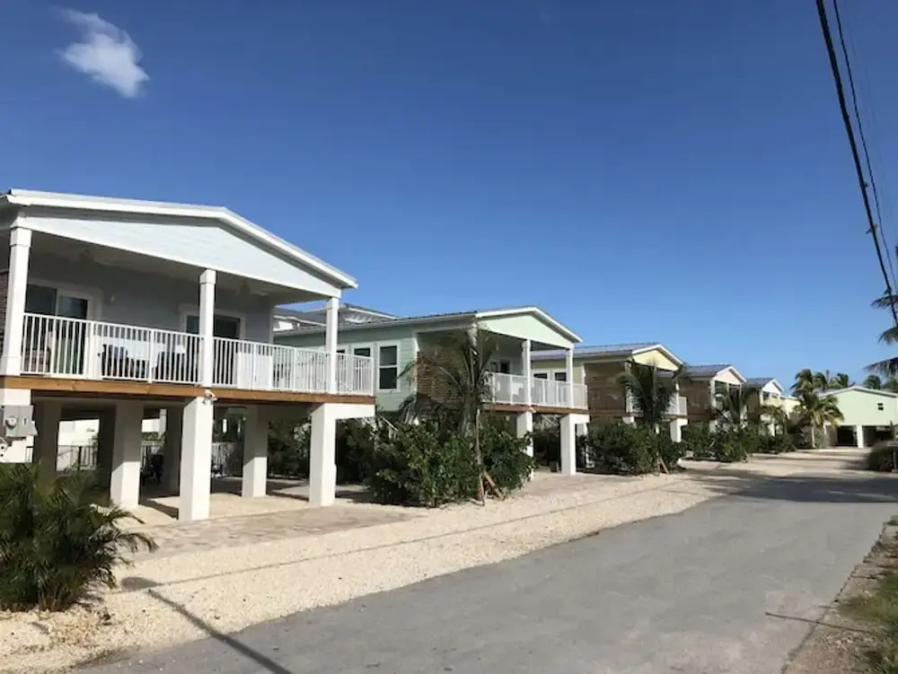 5 Beautiful 4 Bed 3 Bath Pool Home w Free Dock