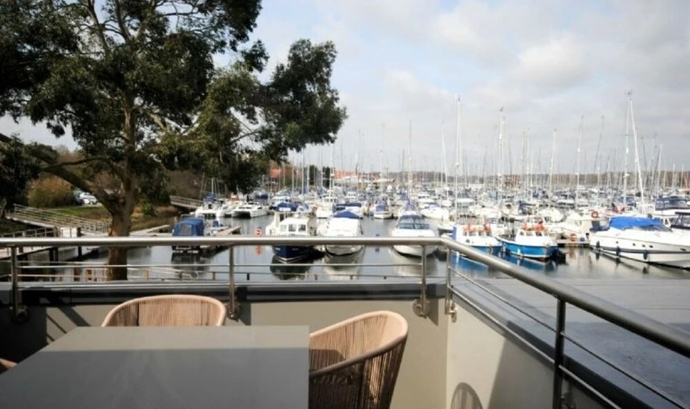 9 The Salterns, Chichester 402415