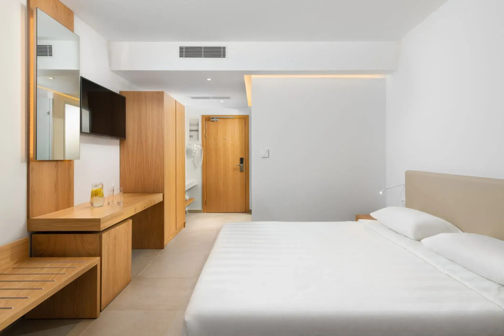 Deluxe Double room with inland view (full double bed)