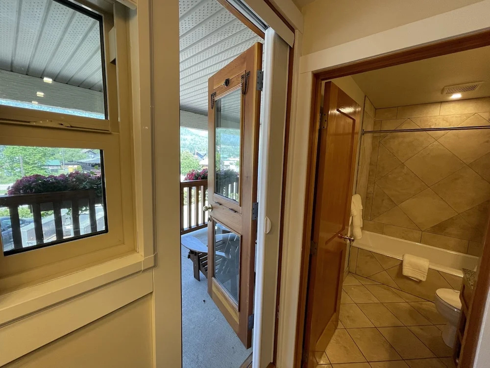 Deluxe Quadruple room with balcony and with mountain view
