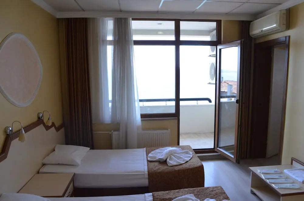 Трёхместный номер Standard с балконом в Ayvalik Palas Hotel