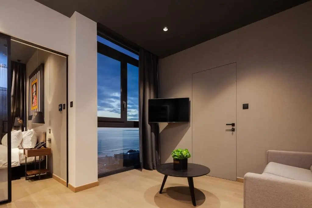 Only Boutique Suites & Residences - 5