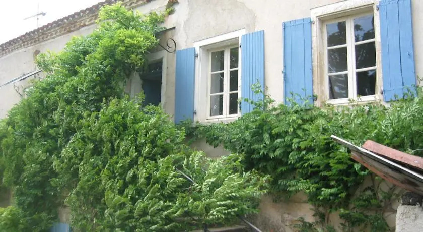 Aux Volets Bleus