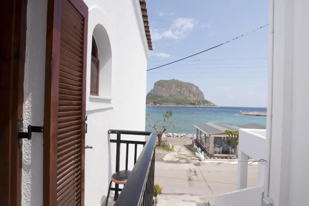 Standard Double room with partial sea view (full double bed)
