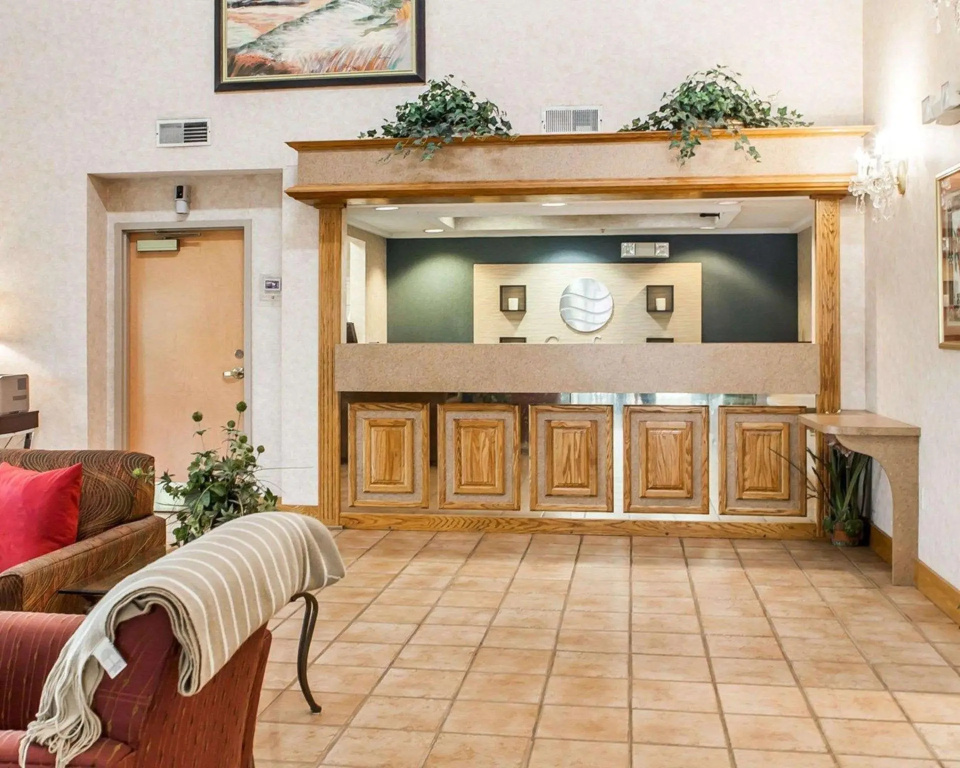 Lobby & Reception