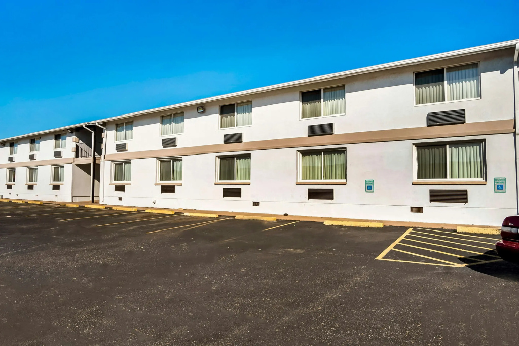 Travelodge by Wyndham Dodge City KS