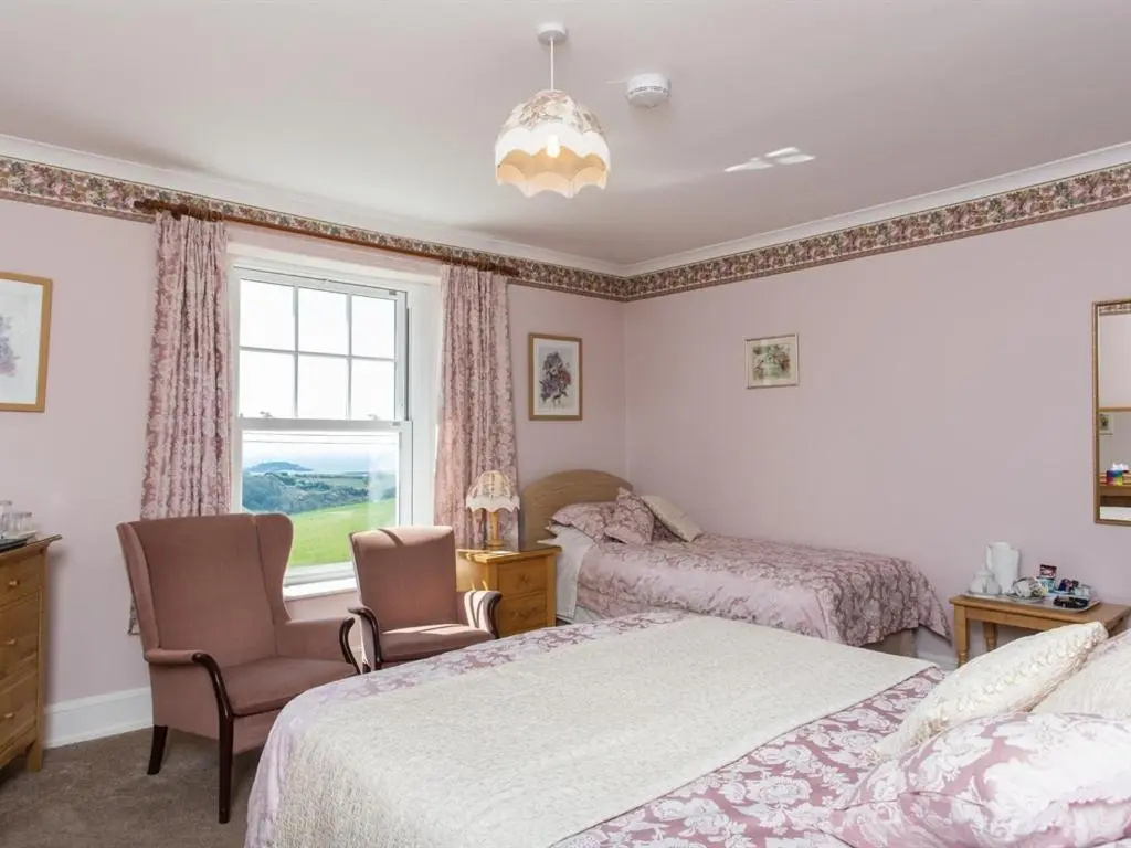 Standard Triple room with sea view