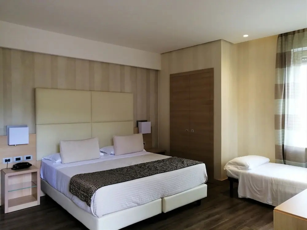 Hotel Continental — 5