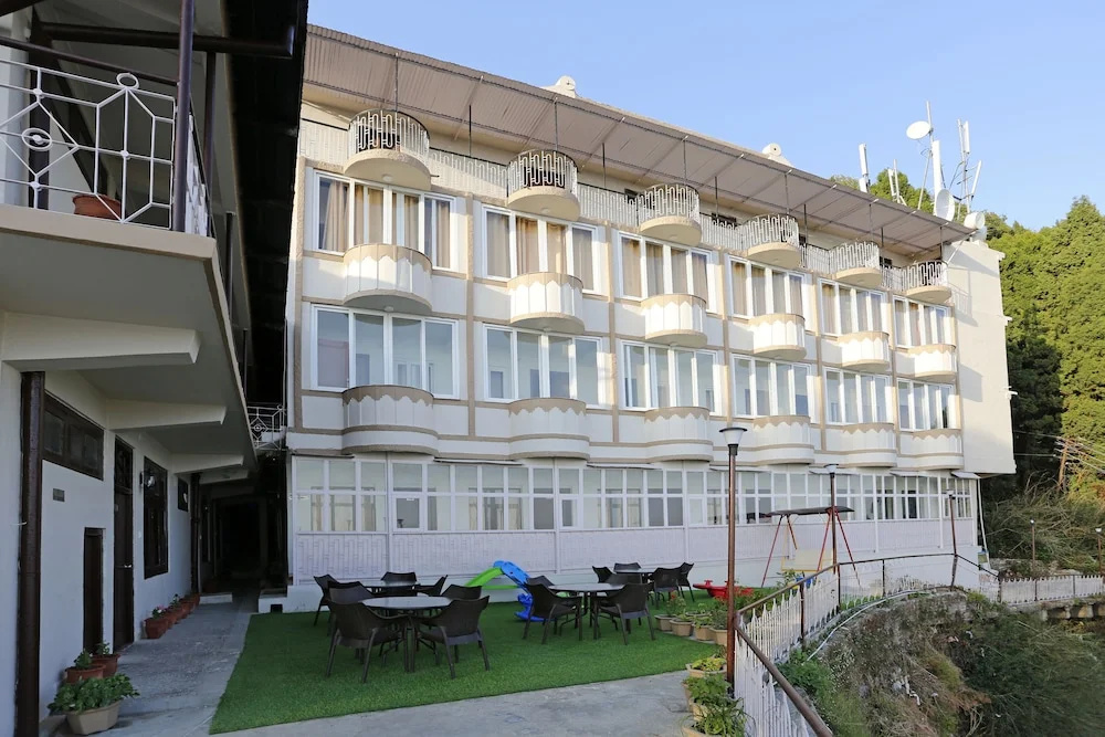 OYO 8989 Hotel Raj
