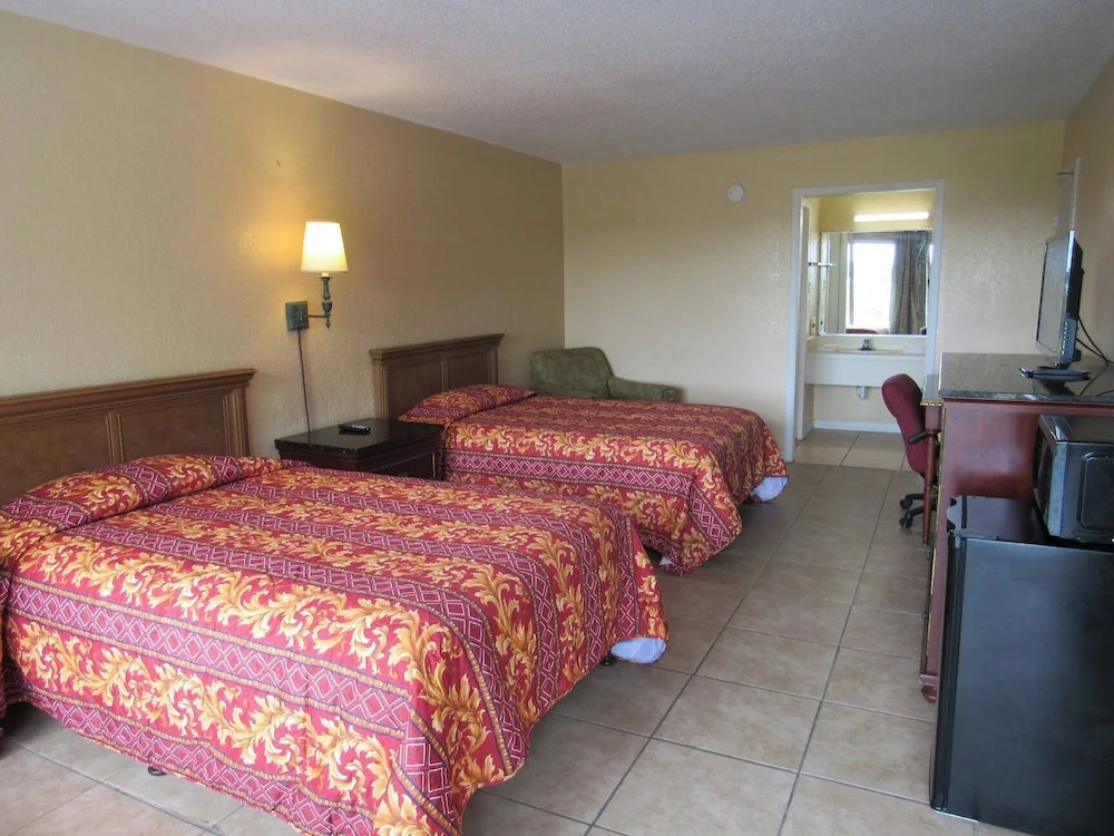 Paramount Lakeside Inn & Suites — 2
