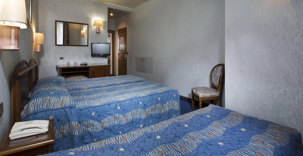 Standard Triple room
