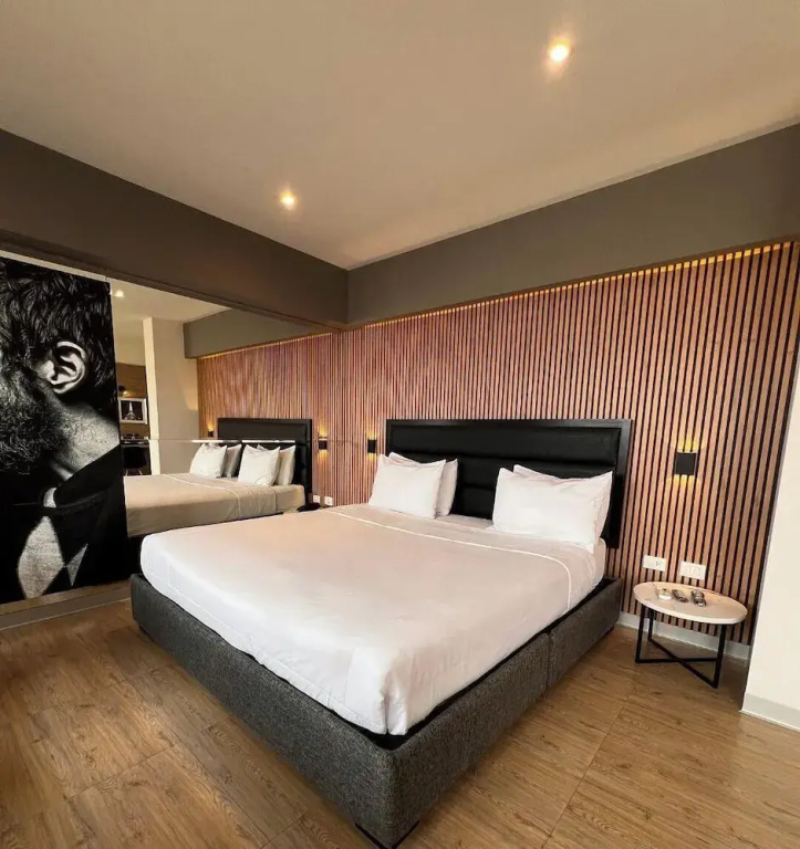 Double Suite (full double bed)
