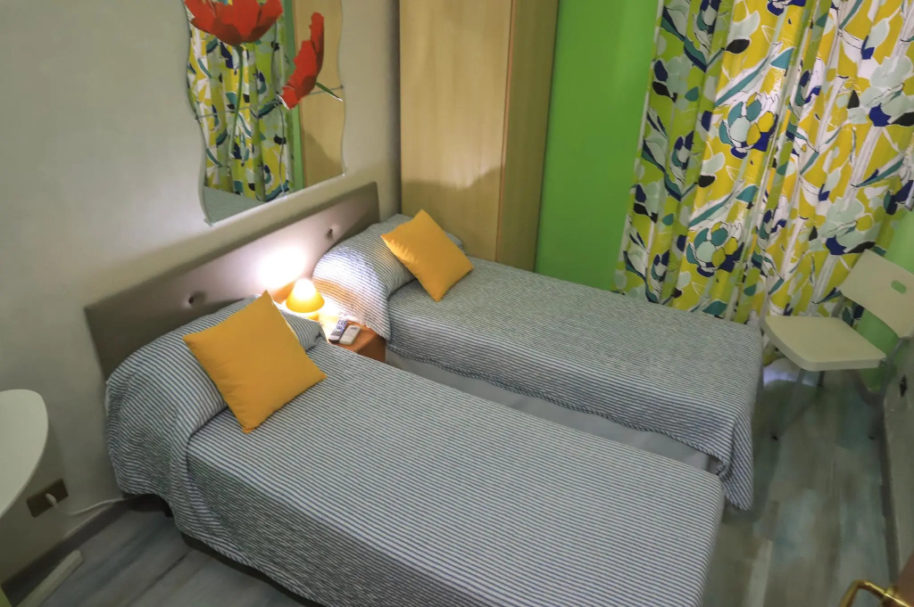 Double room (twin beds)