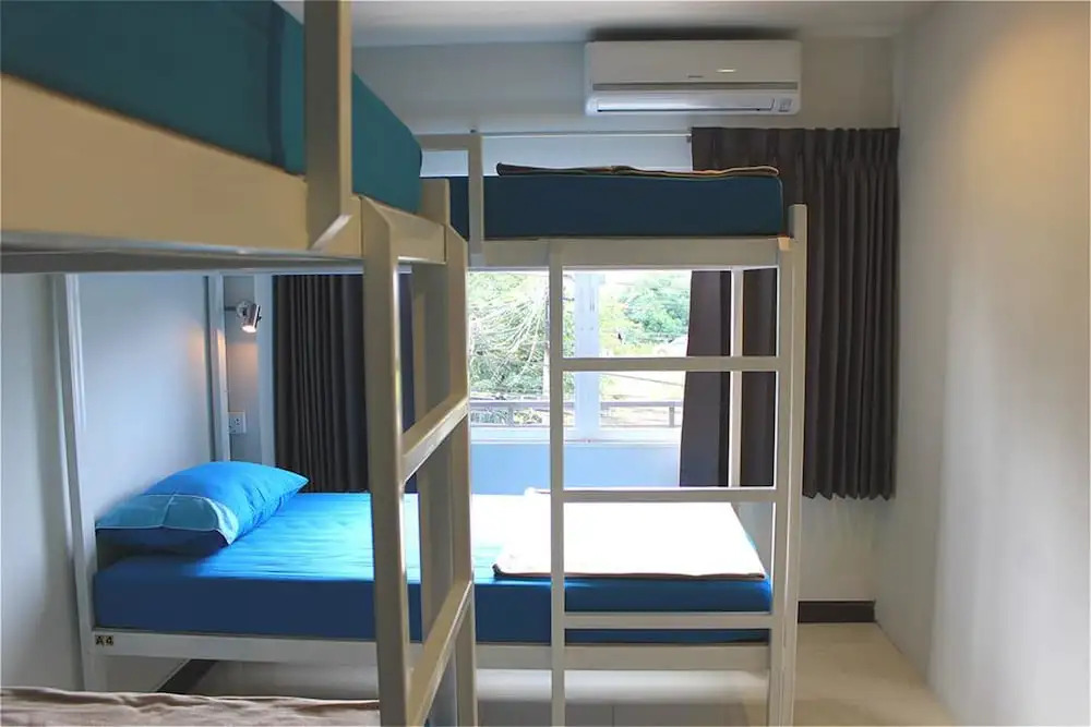 Кровать в общем номере (женский номер) в Ananas Phuket Central Hostel