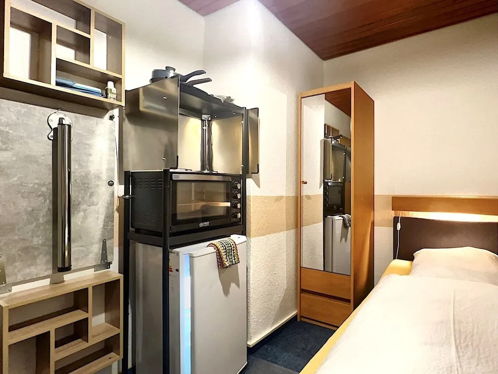 Economy room