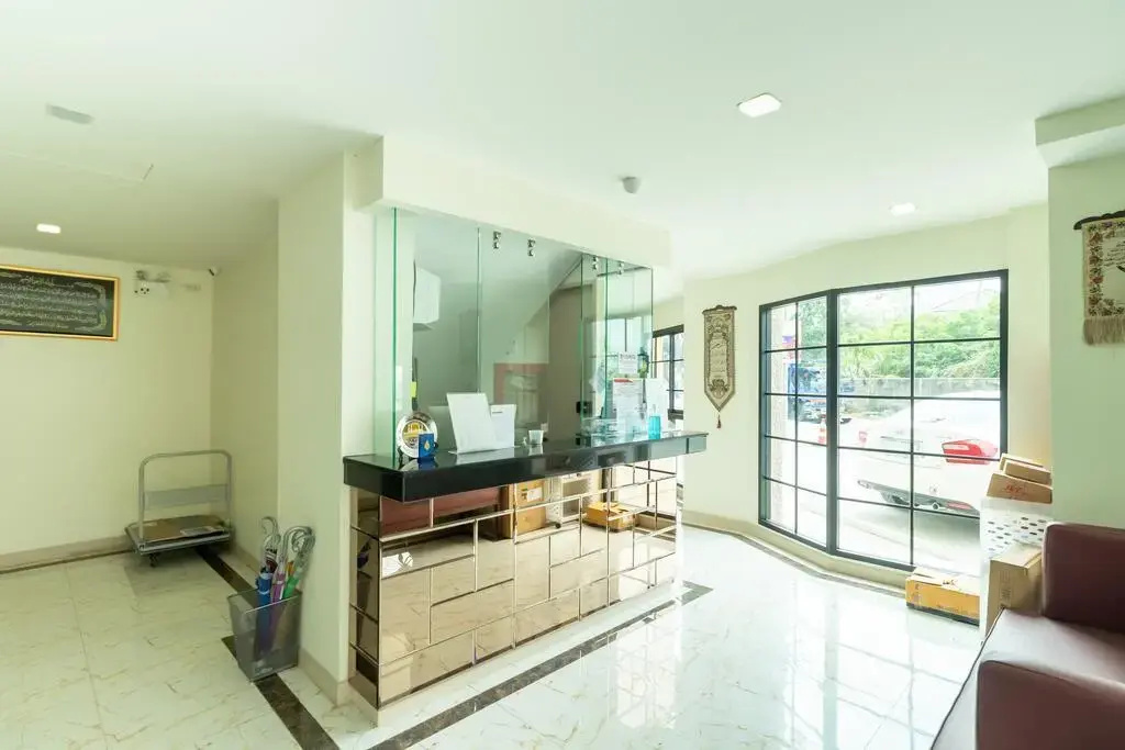 Lobby & Reception