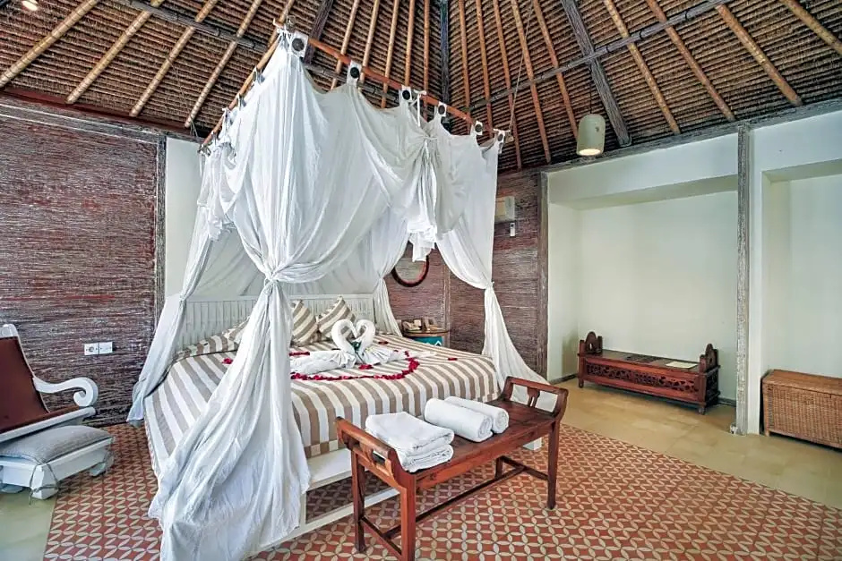 2 Bedrooms Villa