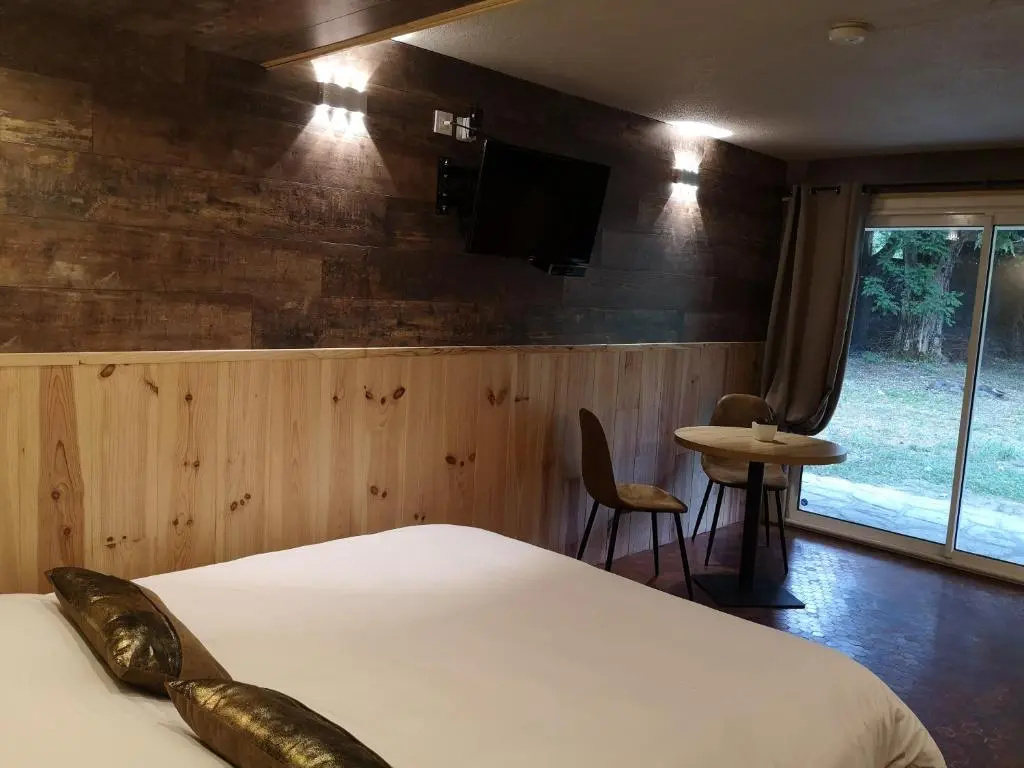 Standard Double room with garden view (full double bed)
