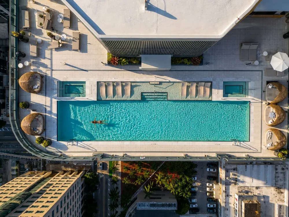 Sky Studio 34 Rooftop Pool Panoramic Views